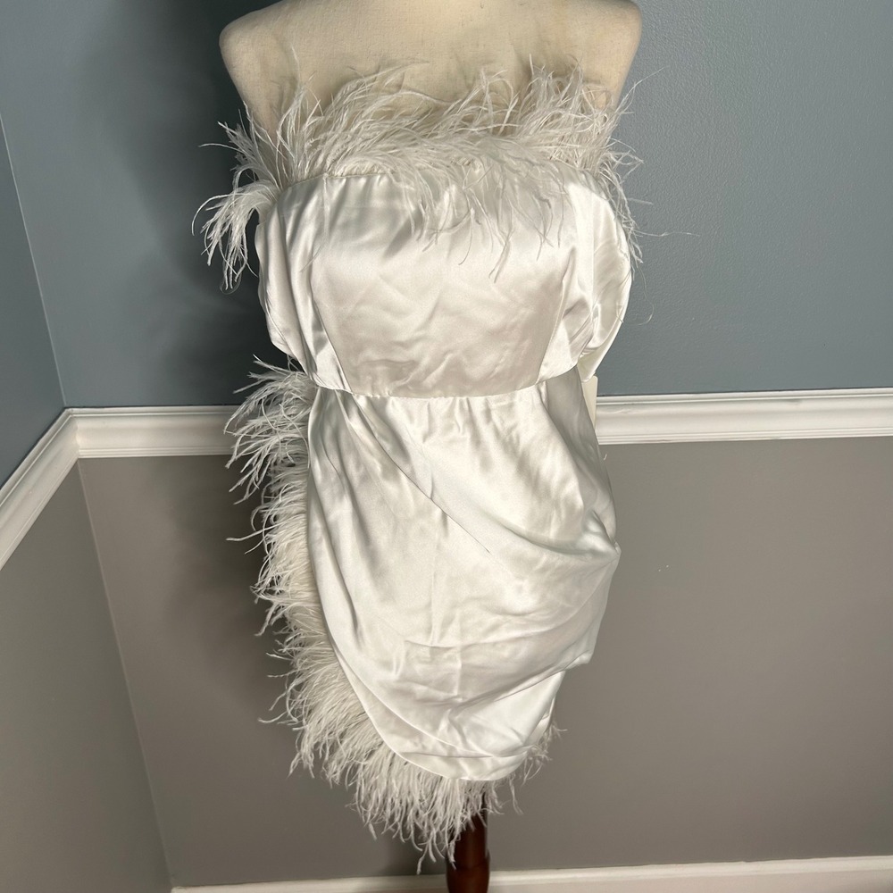 Club L‎ London white Bandeau Feather Mini Dress Satin Asymmetrical slit